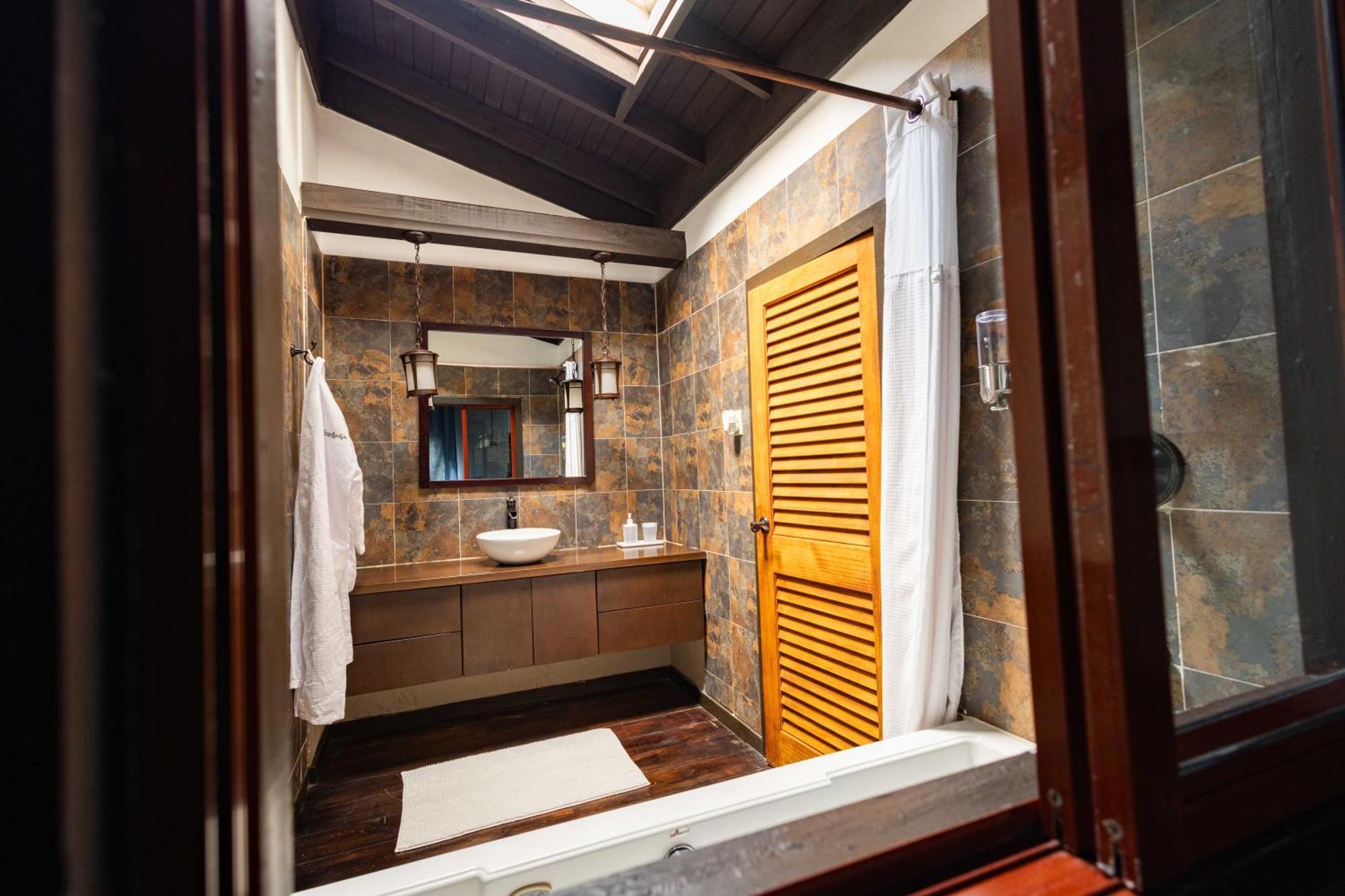 Serendipity Holistic Resort Spa キングストン エクステリア 写真