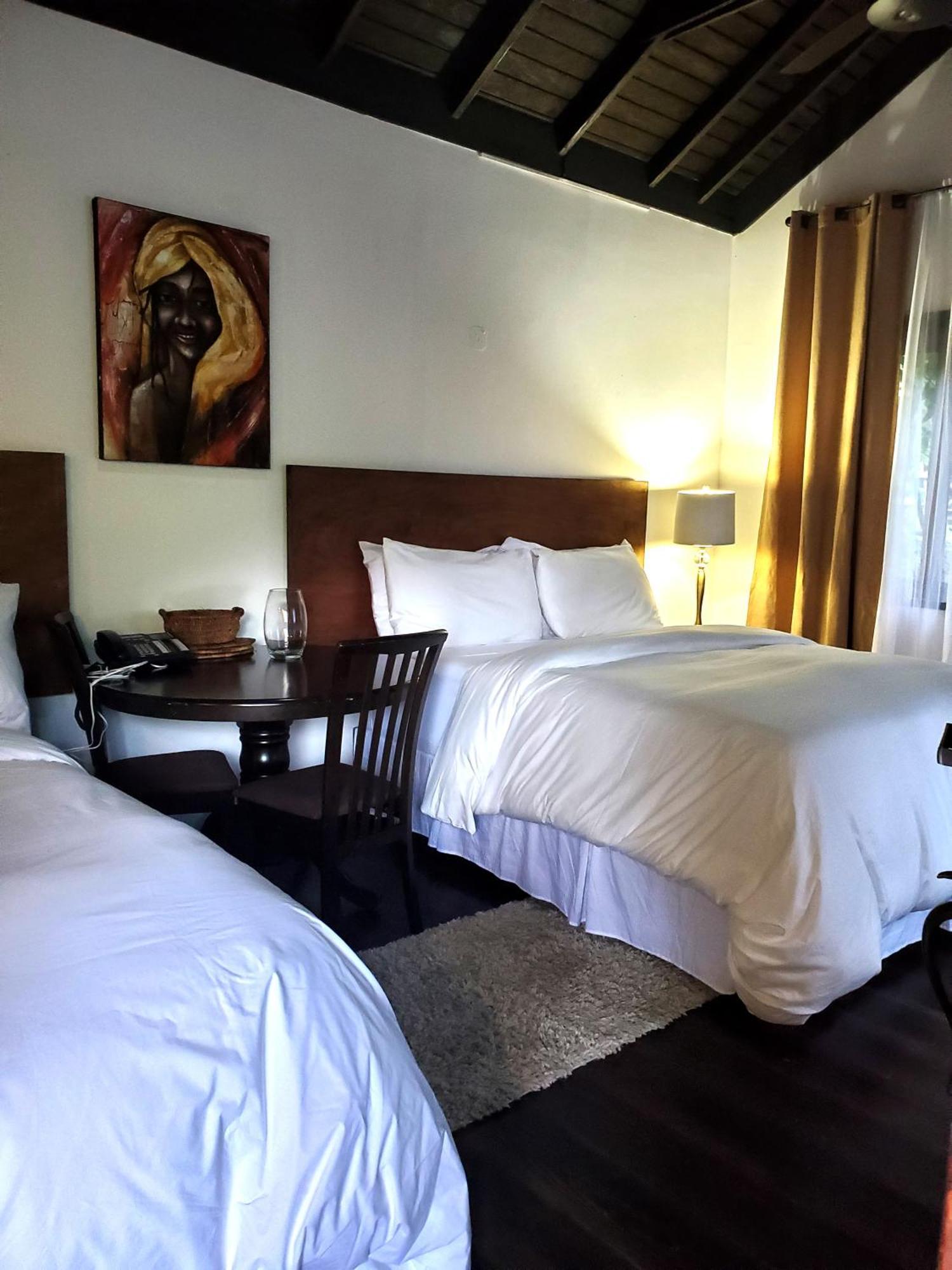 Serendipity Holistic Resort Spa キングストン エクステリア 写真